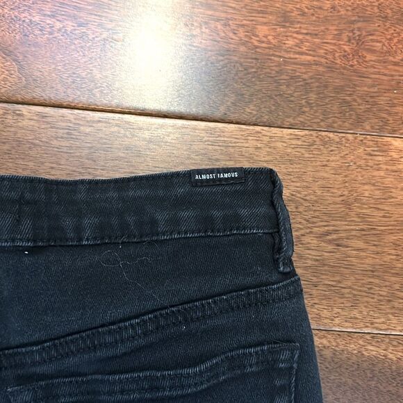 Almost Famous Black Distressed Women's Shorts Size 7 - Picture 6 of 6
